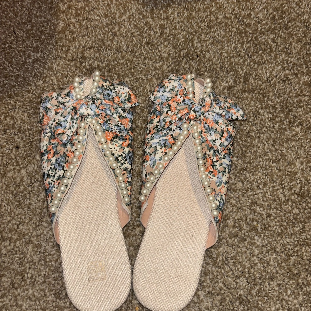 Elegant Floral Pearl Women's Mules